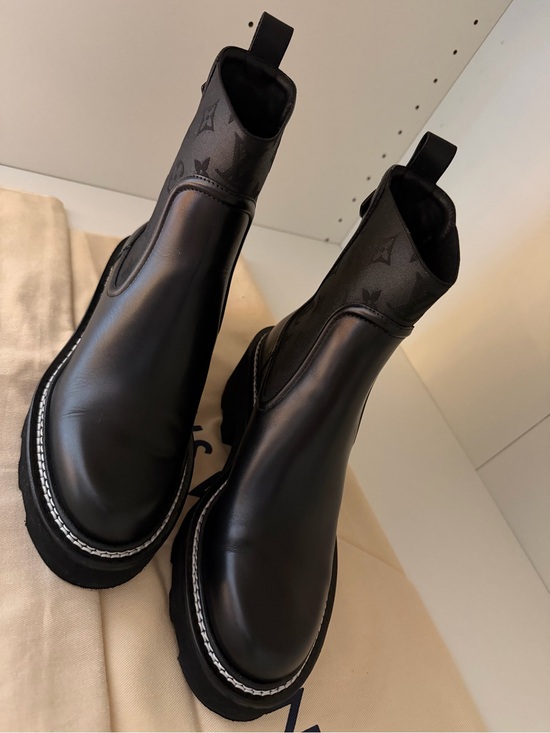 Louis Vuitton Shoes - Louis Vuitton Beaubourg chelsea boots black 7